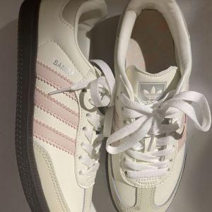 Candy Pink Sweet Sneakers – White & Pink